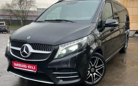 Mercedes-Benz V-Класс, 2022 год, 8 900 000 рублей, 2 фотография