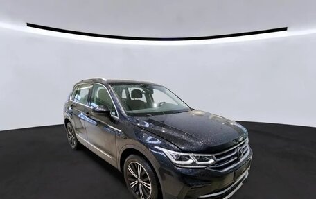 Volkswagen Tiguan II, 2022 год, 2 742 000 рублей, 3 фотография