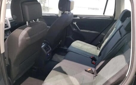 Volkswagen Tiguan II, 2022 год, 2 742 000 рублей, 7 фотография