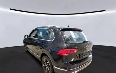 Volkswagen Tiguan II, 2022 год, 2 742 000 рублей, 4 фотография