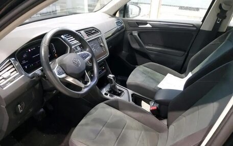 Volkswagen Tiguan II, 2022 год, 2 742 000 рублей, 6 фотография