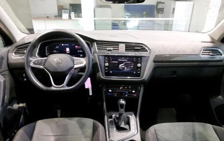 Volkswagen Tiguan II, 2022 год, 2 742 000 рублей, 8 фотография