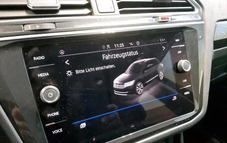 Volkswagen Tiguan II, 2022 год, 2 742 000 рублей, 9 фотография