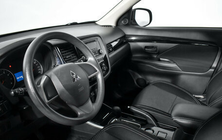 Mitsubishi Outlander III рестайлинг 3, 2019 год, 1 895 000 рублей, 8 фотография