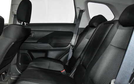 Mitsubishi Outlander III рестайлинг 3, 2019 год, 1 895 000 рублей, 15 фотография