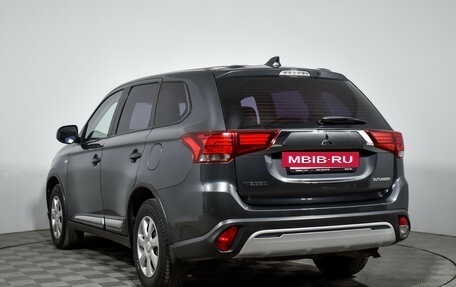 Mitsubishi Outlander III рестайлинг 3, 2019 год, 1 895 000 рублей, 13 фотография