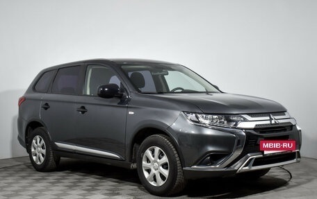 Mitsubishi Outlander III рестайлинг 3, 2019 год, 1 895 000 рублей, 3 фотография