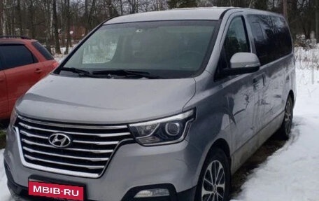 Hyundai Grand Starex Grand Starex I рестайлинг 2, 2019 год, 5 000 000 рублей, 1 фотография