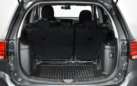 Mitsubishi Outlander III рестайлинг 3, 2019 год, 1 895 000 рублей, 18 фотография