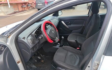 Renault Logan II, 2017 год, 385 000 рублей, 5 фотография