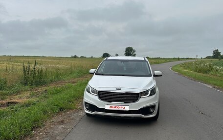 KIA Carnival III, 2018 год, 2 450 000 рублей, 2 фотография