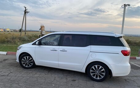 KIA Carnival III, 2018 год, 2 450 000 рублей, 6 фотография