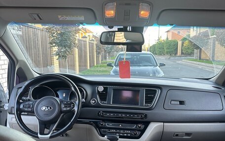 KIA Carnival III, 2018 год, 2 450 000 рублей, 5 фотография