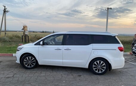 KIA Carnival III, 2018 год, 2 450 000 рублей, 7 фотография