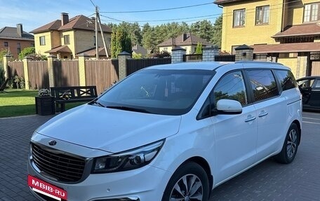 KIA Carnival III, 2018 год, 2 450 000 рублей, 3 фотография