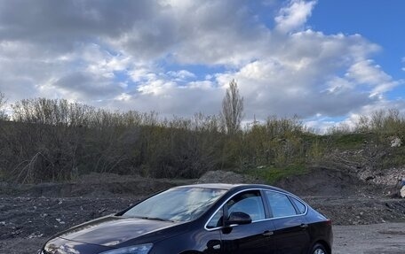 Opel Astra J, 2013 год, 975 000 рублей, 2 фотография