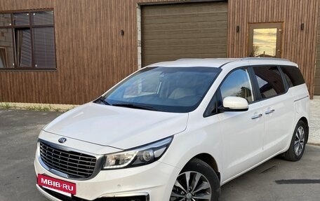 KIA Carnival III, 2018 год, 2 450 000 рублей, 10 фотография