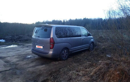 Hyundai Grand Starex Grand Starex I рестайлинг 2, 2019 год, 5 000 000 рублей, 2 фотография