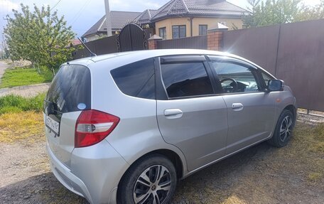 Honda Fit III, 2010 год, 750 000 рублей, 5 фотография