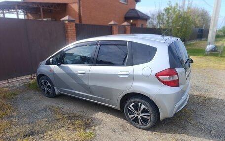 Honda Fit III, 2010 год, 750 000 рублей, 4 фотография