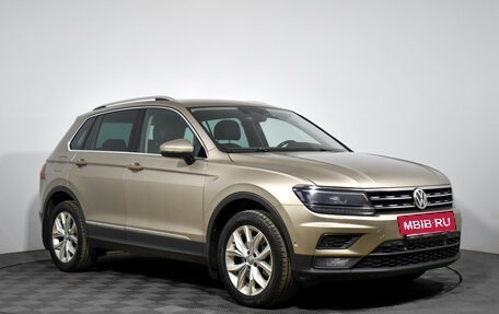 Volkswagen Tiguan II, 2018 год, 2 400 000 рублей, 3 фотография