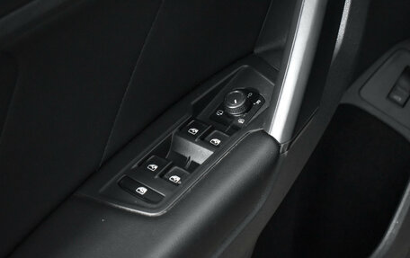 Volkswagen Tiguan II, 2018 год, 2 400 000 рублей, 10 фотография