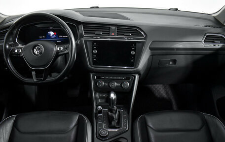 Volkswagen Tiguan II, 2018 год, 2 400 000 рублей, 16 фотография