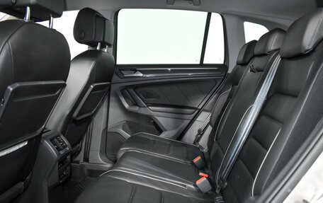 Volkswagen Tiguan II, 2018 год, 2 400 000 рублей, 13 фотография