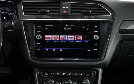 Volkswagen Tiguan II, 2018 год, 2 400 000 рублей, 17 фотография