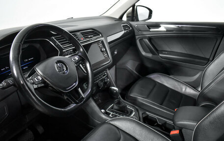 Volkswagen Tiguan II, 2018 год, 2 400 000 рублей, 9 фотография