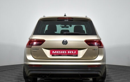 Volkswagen Tiguan II, 2018 год, 2 400 000 рублей, 6 фотография