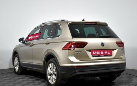 Volkswagen Tiguan II, 2018 год, 2 400 000 рублей, 7 фотография