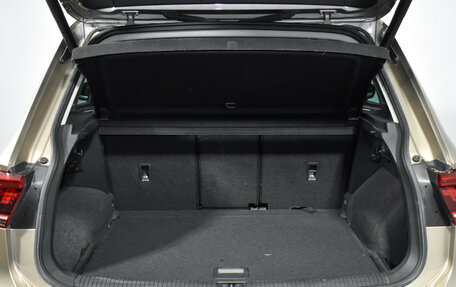 Volkswagen Tiguan II, 2018 год, 2 400 000 рублей, 20 фотография