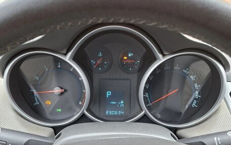 Chevrolet Cruze II, 2010 год, 550 000 рублей, 7 фотография