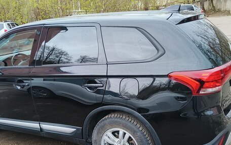 Mitsubishi Outlander III рестайлинг 3, 2018 год, 2 100 000 рублей, 6 фотография