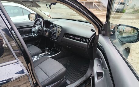 Mitsubishi Outlander III рестайлинг 3, 2018 год, 2 100 000 рублей, 14 фотография