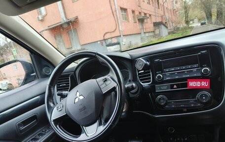 Mitsubishi Outlander III рестайлинг 3, 2018 год, 2 100 000 рублей, 12 фотография