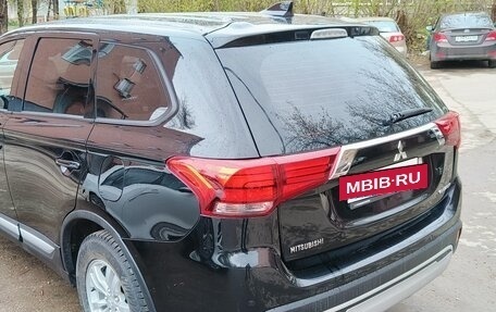 Mitsubishi Outlander III рестайлинг 3, 2018 год, 2 100 000 рублей, 4 фотография