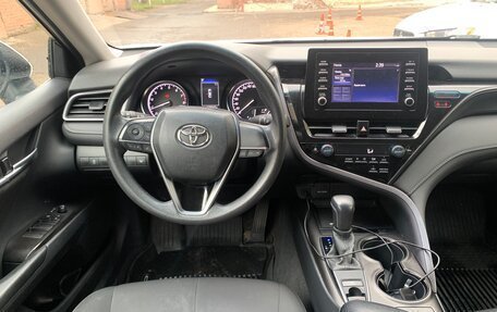 Toyota Camry, 2021 год, 2 300 000 рублей, 3 фотография