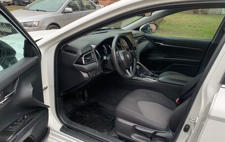 Toyota Camry, 2021 год, 2 300 000 рублей, 4 фотография