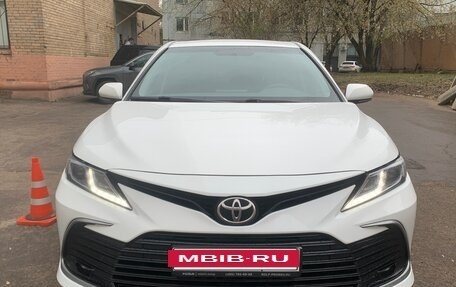 Toyota Camry, 2021 год, 2 300 000 рублей, 2 фотография