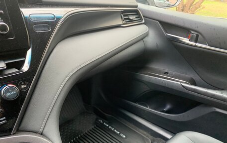 Toyota Camry, 2021 год, 2 300 000 рублей, 9 фотография