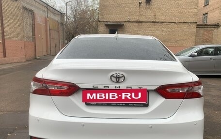 Toyota Camry, 2021 год, 2 300 000 рублей, 12 фотография