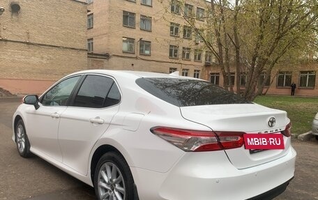 Toyota Camry, 2021 год, 2 300 000 рублей, 6 фотография