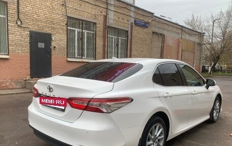 Toyota Camry, 2021 год, 2 300 000 рублей, 14 фотография
