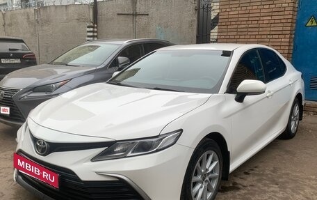 Toyota Camry, 2021 год, 2 300 000 рублей, 19 фотография