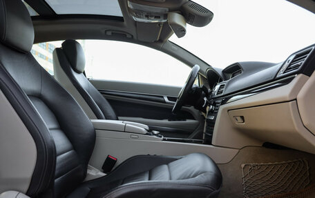 Mercedes-Benz E-Класс, 2014 год, 29 фотография