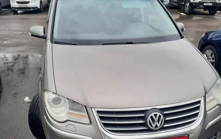 Volkswagen Touran III, 2008 год, 450 000 рублей, 1 фотография