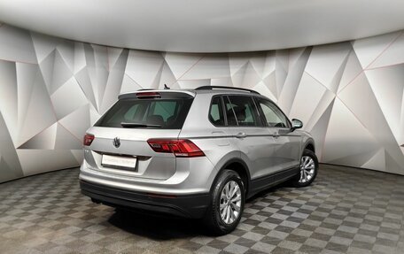 Volkswagen Tiguan II, 2019 год, 2 455 000 рублей, 2 фотография