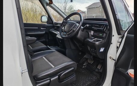 Honda Stepwgn IV, 2016 год, 1 980 000 рублей, 3 фотография